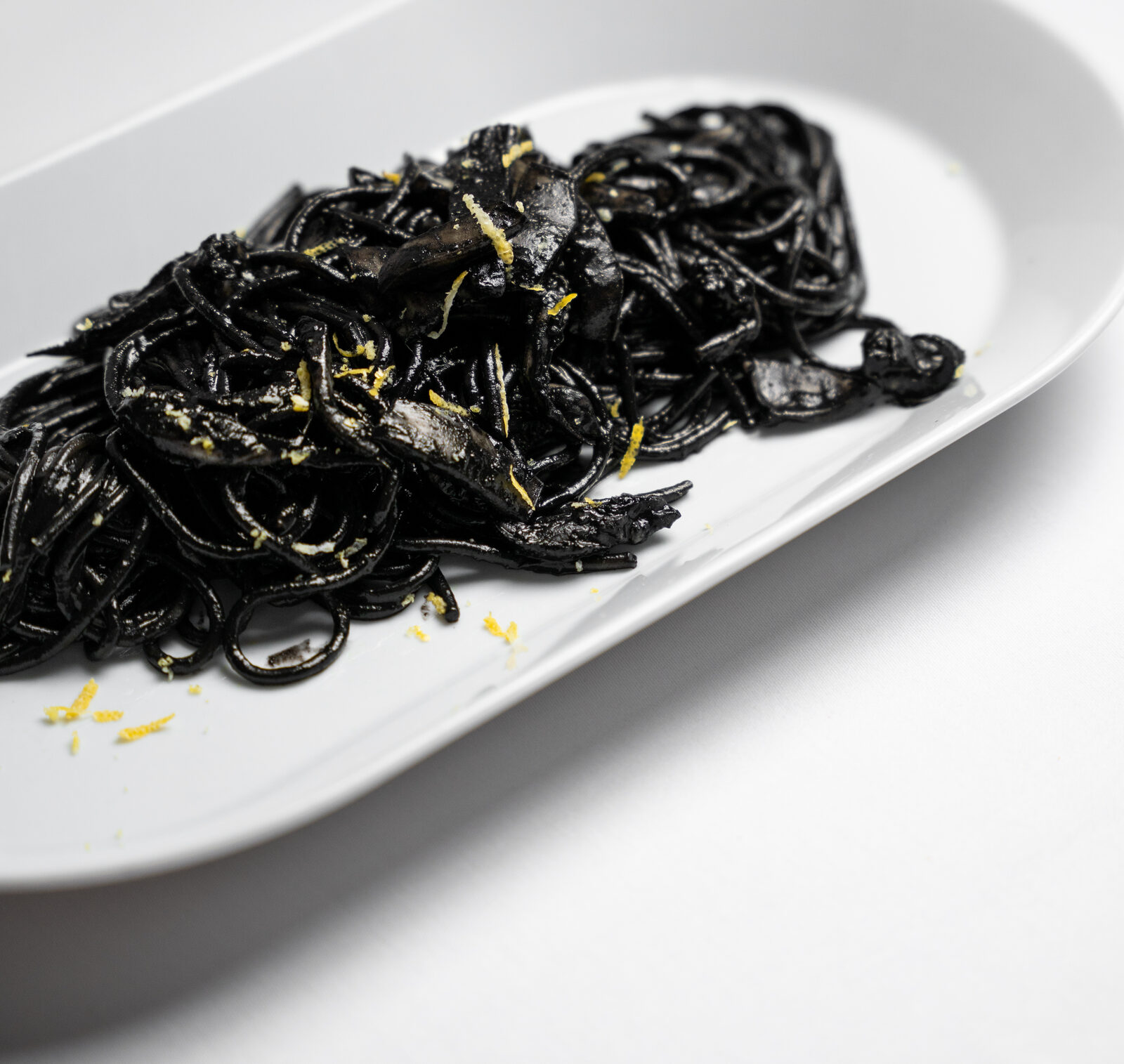 Spaghetti con seppie nostrane al nero